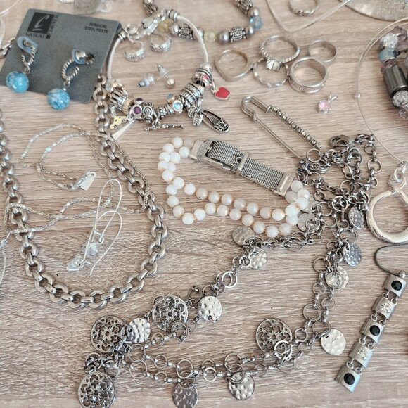 Silver Tone Jewelry Lot: Necklaces, Earrings, Bracelets & Rings All Silver Tone! - Picture 4 of 8